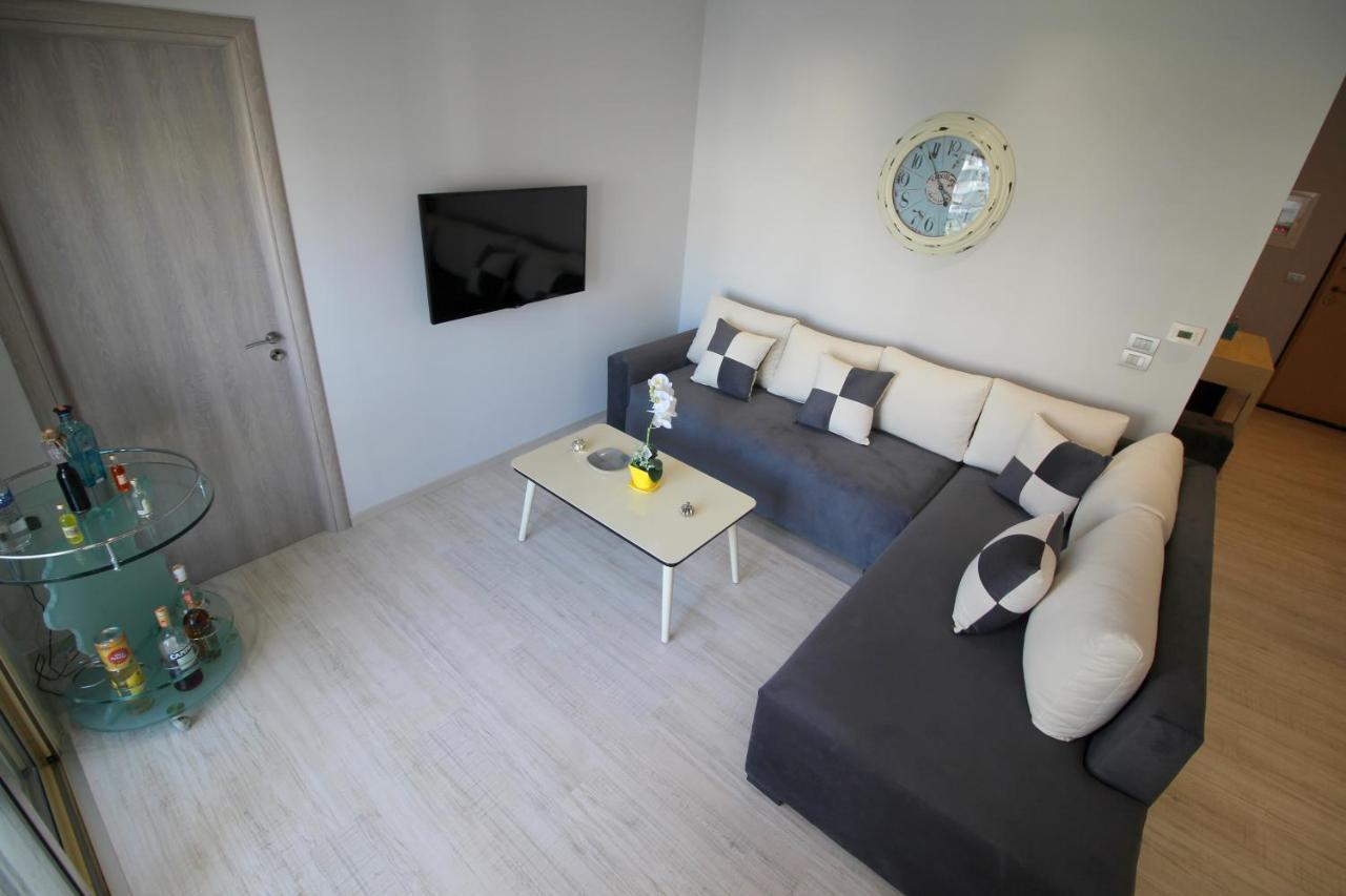 סרנדה Luxury Seafront Apartments מראה חיצוני תמונה